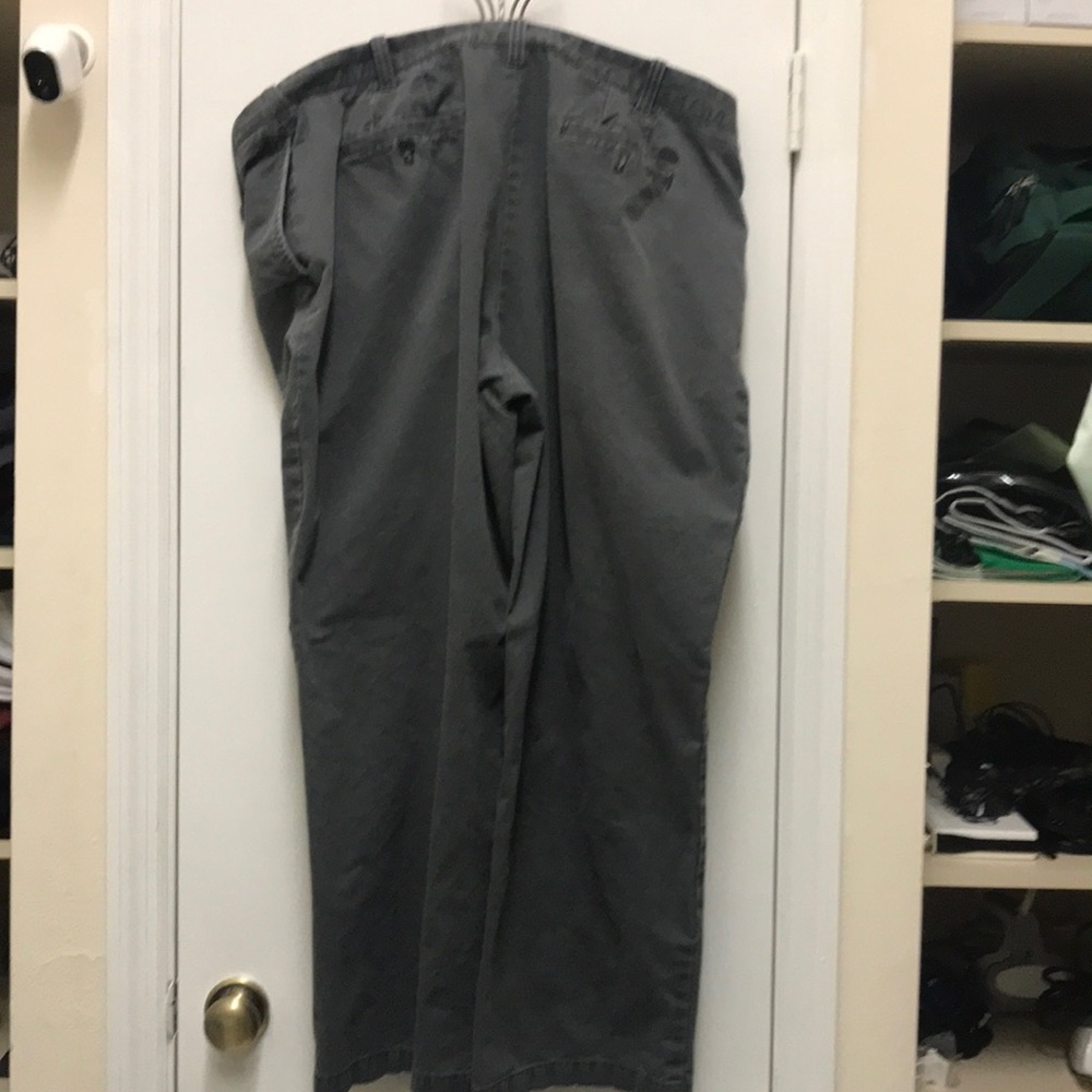 Men’s Gray 40/30 Izod Chino Pants